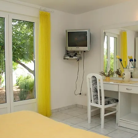 - Perna 4542c Apartment Kuciste