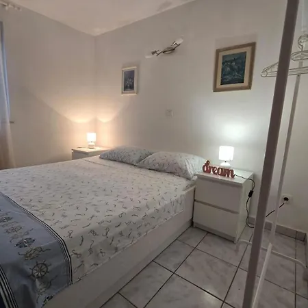- Perna 4542c Apartman *