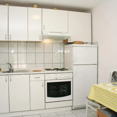 - Perna 4542c דירה